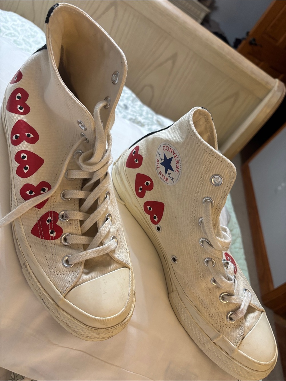 Men Converse Cream High-Top Sneakers with Red Heart Motifs war a few times sz10